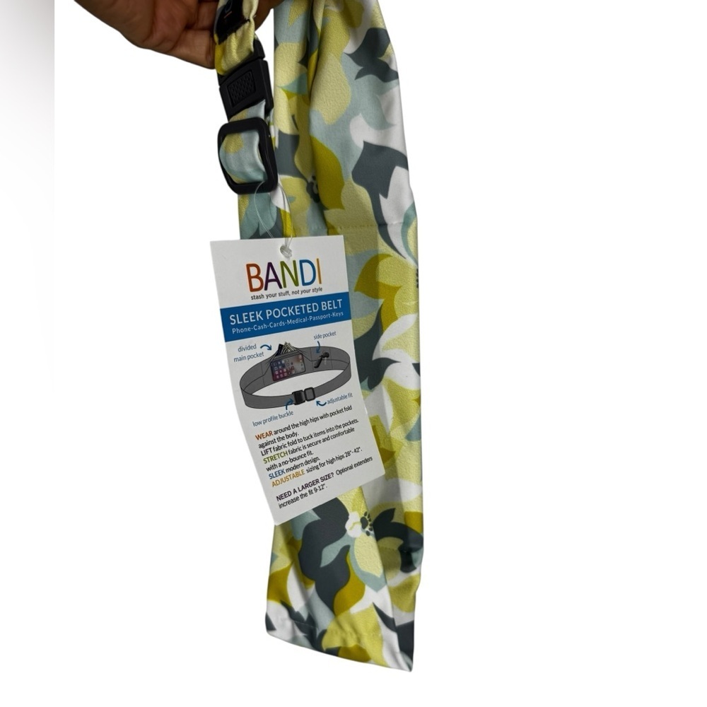 Bandi stretchy running belt that holds cards, phones, money nwt